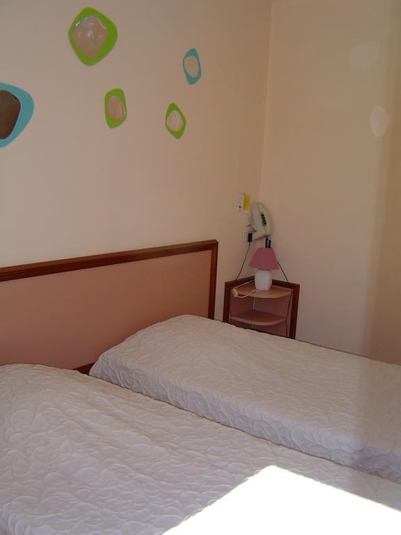 Hotel Le Magiot Montliot-et-Courcelles Habitación foto