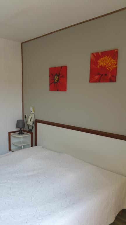 Hotel Le Magiot Montliot-et-Courcelles Habitación foto
